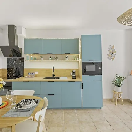 Apartment Charming 2-room In Center Hyères